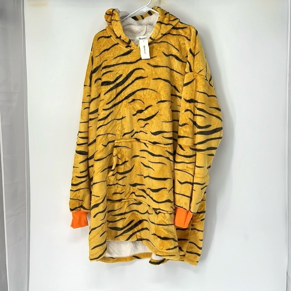 Wearest NWT kid OS wearable fleece blanket with hood